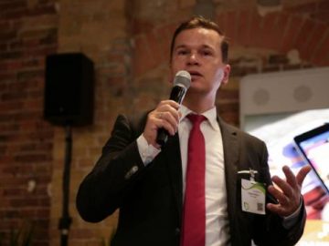 Holger Eichhorn bei der Präsentation zum Digital Leader Award