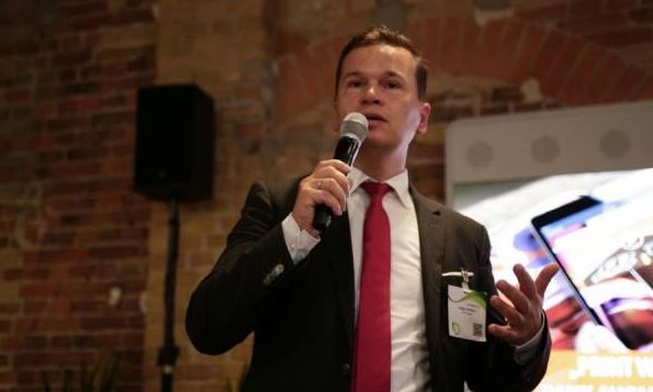 Holger Eichhorn bei der Präsentation zum Digital Leader Award